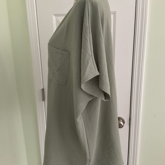 Perfect Peach -WOVEN AIRFLOW V-NECK DOLMAN TOP - Sage - Picture 4 of 9